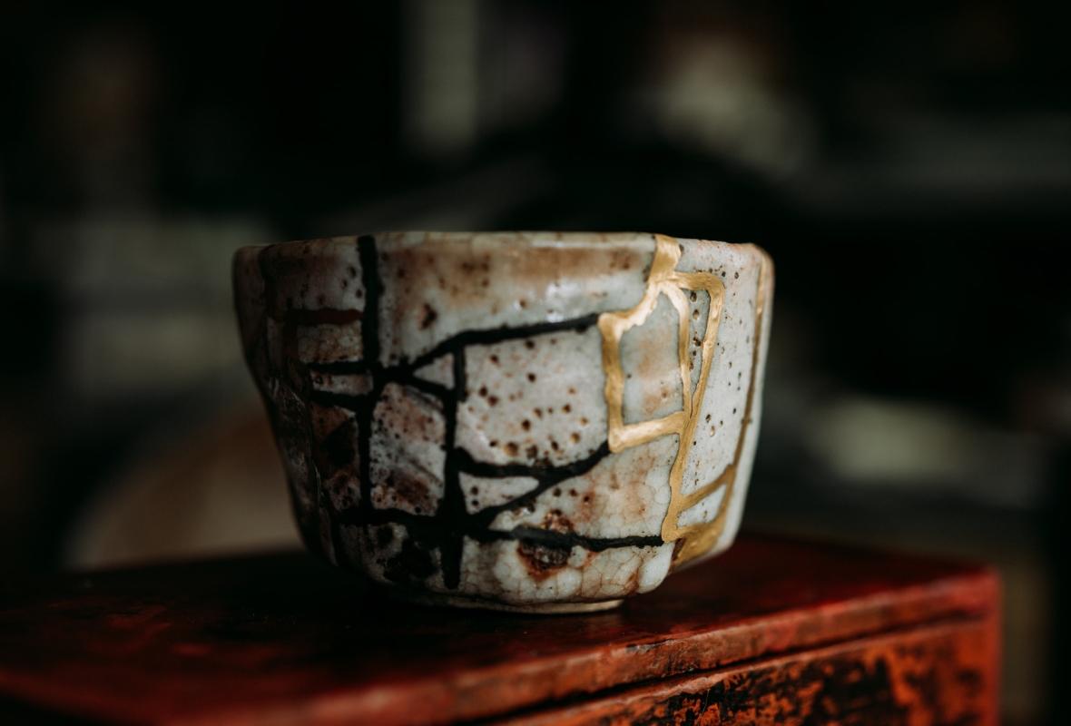 A kintsugi vessel